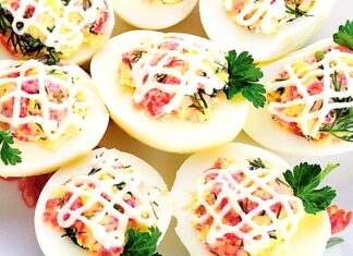 Ouă umplute cu prosciutto şi parmezan. Voi le-aţi încercat?