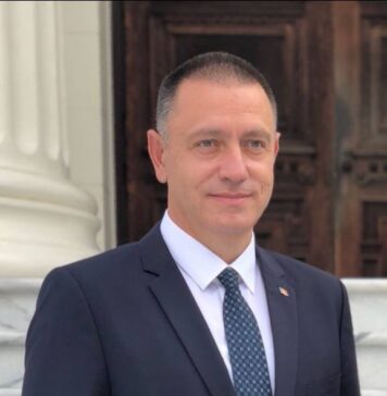 Fifor se știe cu musca pe căciulă, așa că se apără