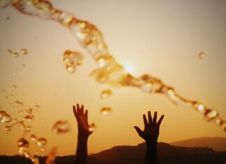 #News – În Kenya a fost instalat primul panou solar din lume care transformă apa oceanelor în apă potabilă