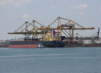 Păruială la Comvex: procesul acționarilor s-a întors la Constanța