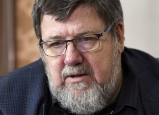 Bogdan Hossu aseamănă privatizarea sistemului medical cu un „business”