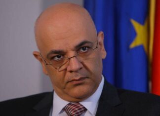 Arafat: „Dacă nu pot să vină cu soluţii mai bune, atunci să accepte soluţiile care sunt date”