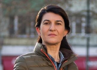 (FOTO) Angajații lui Alexandru, obligați prin semnătură să nu o critice public