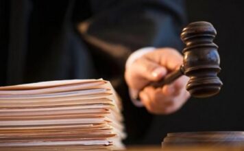 16 persoane trimise în judecată pentru jefuirea unor turiști străini din Centrul Vechi al Capitalei