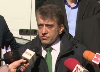 Ovidiu Zară îi atacă pe eunucii politici, care guvernează cu studii false