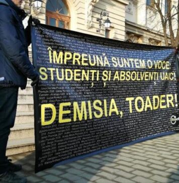 Tudorel e paralel. Studenții îi fac o „ievaluare”