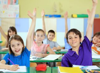 Profesorii din Suedia vor putea percheziționa ghiozdanele elevilor din școlile primare și secundare