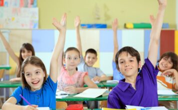 Guvernul anunță înființarea a 850 de grădinițe comunitare sau grupuri de joacă