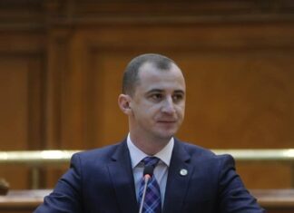 Simonis, depre Orban: „Numai prostia și hoția propriilor miniștri nu le vede”