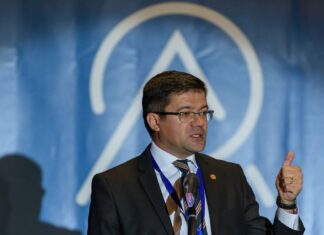 Ministrul Costel „Furculeișăn” Alexe ne vorbește în engleză și comite o „olguță”