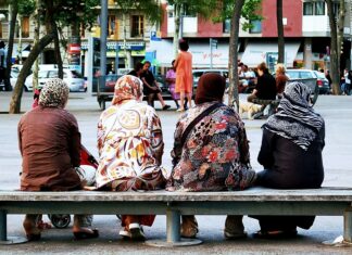 Atunci când vecinii te pun în pericol iar autoritățile recită „recomandări”