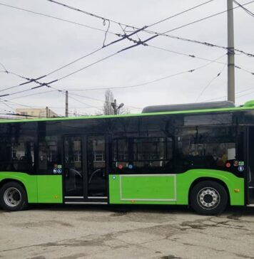 Primăriile, obligate să ia măsuri pentru limitarea traficului mașinilor personale în oraşe