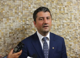 Făgădău, cu mâna întinsă pentru „tablete”