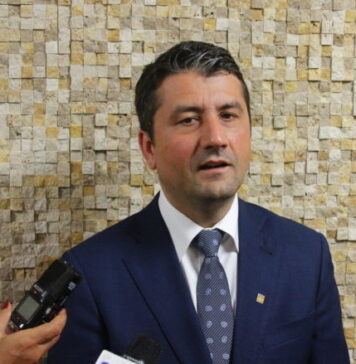 Făgădău, cu mâna întinsă pentru „tablete”