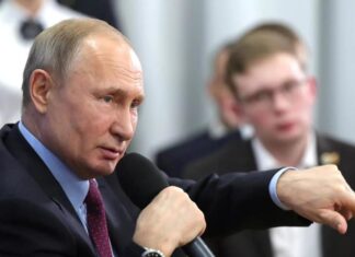 Putin a înlocuit costumul de președinte cu echipamentul de COVID-19 FOTO facebook