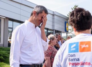 Dan Barna a încurcat laptopul cu pianul