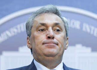 USR îi cere demisia lui Marcel Vela