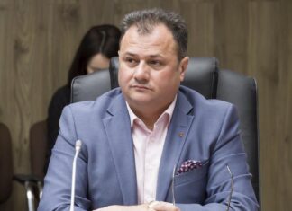 Picu de Galați, viceprimar, justițiar și scriitor, cere demisia Prefectului Picu Apostol Roman