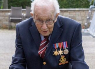 Căpitanul Tom Moore s-a înrolat în războiul contra COVID-19