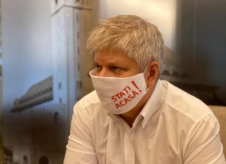 Tudorache, măsuri care să țină la distanță COVID-19. Scările de bloc, dotate cu dezinfectant FOTO facebook