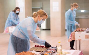 Firea, surpriză în Joia Mare: 4000 de ouă roșii, cozonac și pască