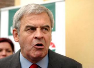 László Tőkés, sensibil din fire, îl denunță pe Iohannis