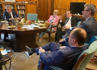 Da` chiar așa, Orban, tată, să fumezi fără mască?