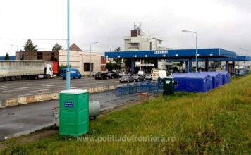 Șofer turc şi bulgar, prinşi la Nădlac cu 47 de migranți ascunși printre mărfuri