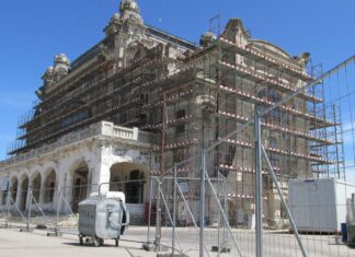 Secretele Cazinoului Constanța: ridicat acum 111 ani de un geniu militar, salvat în 2020 cu ancore din titan Cazino Constanța