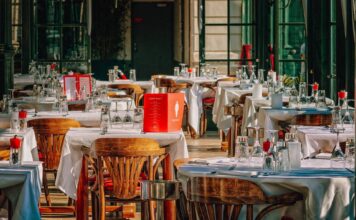Restaurantele vor fi deschise la 1 septembrie, dar cu restricții