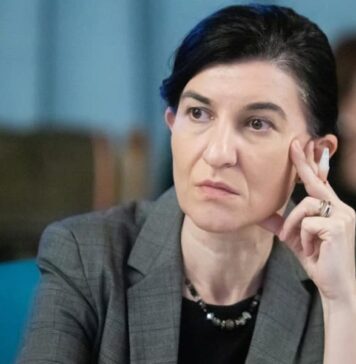Violeta Alexandru se face rea și anunță demiteri