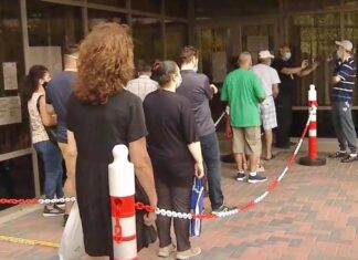 Firea observă un București umilit: cozi la Casele de pensii