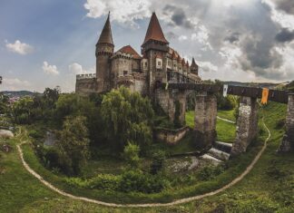 Virgil-Daniel Popescu: ”Susţin turismul românesc!” Castelul Corvinilor