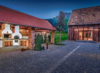 Gabi Mureșan și casa părăsită transformată în pensiune Casa Trappold