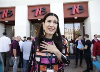 Clotilde Armand, una țipă pe Facebook, alta face in lumea reală