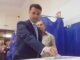 Florea se plimbă „ca Vodă prin lobodă” prin secțiile de votare (VIDEO) Daniel Florea - Foto sursazilei.ro-