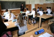 Elev agresat de o învățătoare în timpul orelor