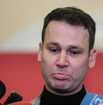 Robert Negoiță, singur în primărie