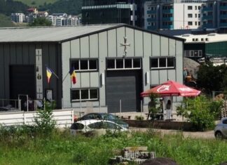 Preotul Tănase și biserica amenajată într-o hală industrială