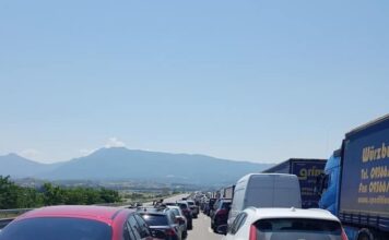 Poliţia Rutieră poate ridica mașinile staţionate neregulamentar