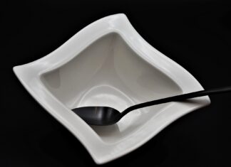 ÎPS Teodosie aleargă cu lingurița după bebeluși