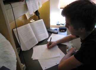 Daniel Funeriu vs. Selly – sau cum să-ți dai cu părerea despre ceva ce nici n-ai ascultat