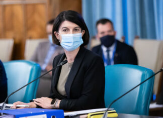 Ministrul Muncii, soluții pentru părinții cu copii ce învață „hibrid” și online