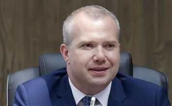 Primarul Galațiului vrea bani (și) de la Guvern pentru tabletele elevilor