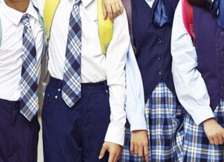 Uniformele școlare nu ajută actul educațional, chiar dacă „dau bine” în poze