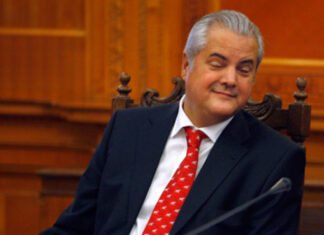 Năstase are o problemă cu despărțirea de trecut