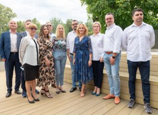 Firea continuă prezentarea echipei sale