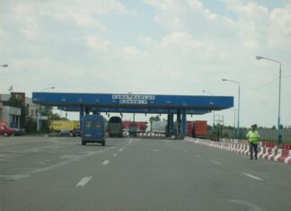 Migranți ascunși în TIR-uri care transportau piese auto și capace de toaletă