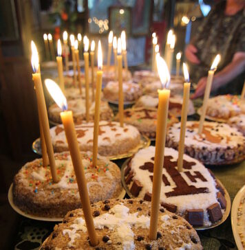 Reclamă la parastase: un vinuleț și-o prescurică pentru Arhiepiscopul Tomisului