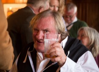 Gérard Depardieu face politică la beție: ”Putin e un derbedeu bătrân!” Gérard Depardieu